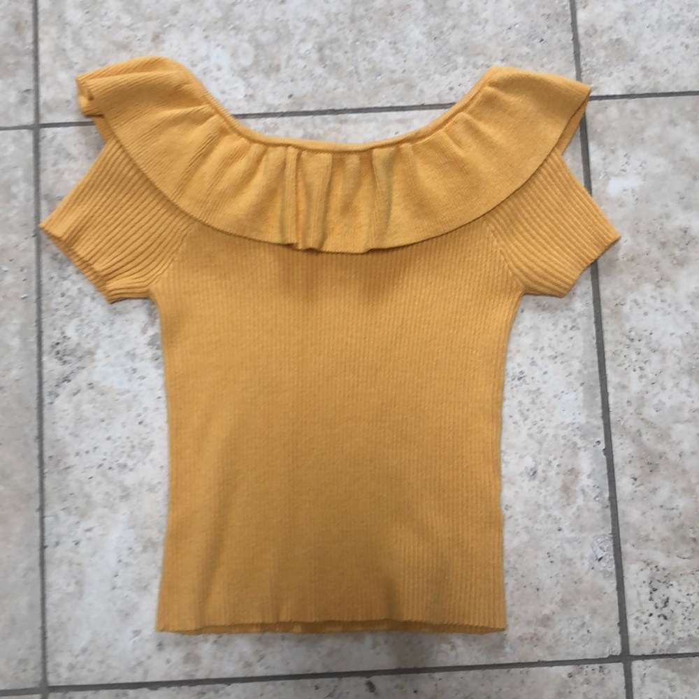 Short sleeve sweater top